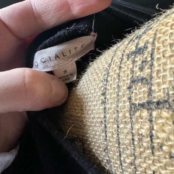 Black sleeveless dress with pockets! - Picture 2 of 2